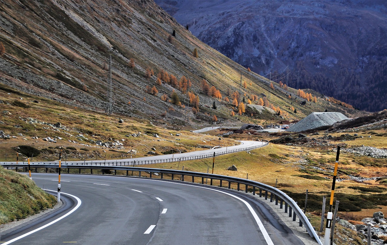 最新水泥地,建筑材料的新趋势与应用前景展望