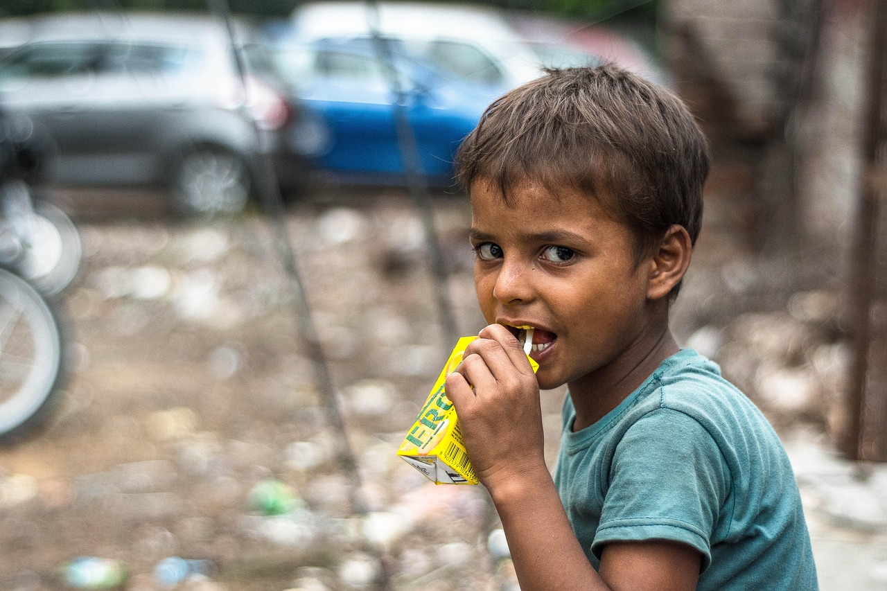 纹脸男孩的最新时尚潮流与文化表达潮流解析