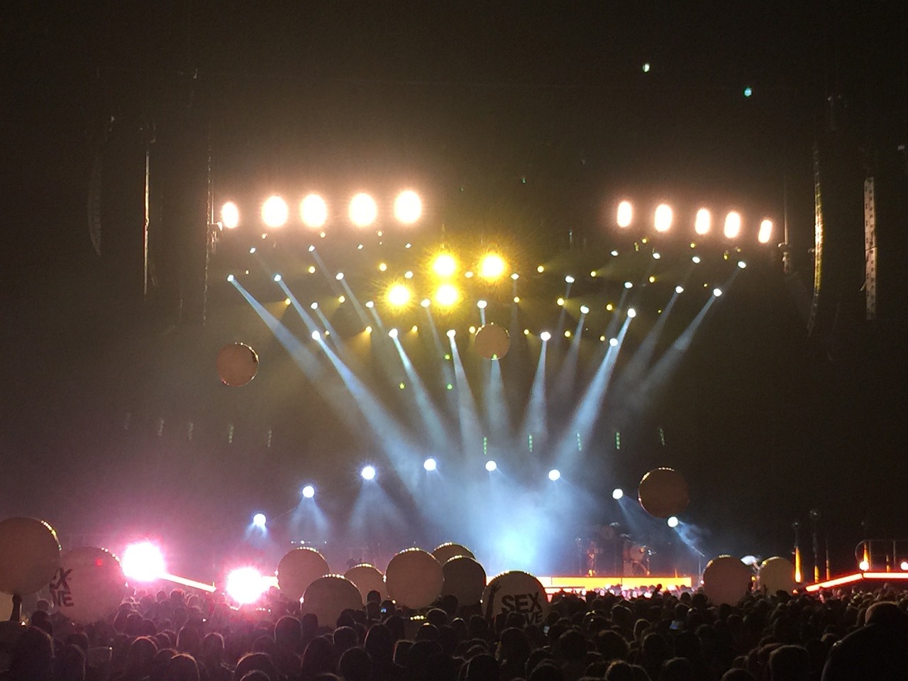 最新舞蹈老师引领潮流,点燃激情舞步的灵魂舞者